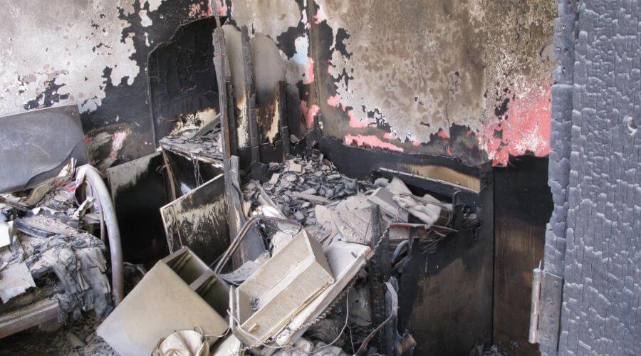 Why choose water damage restoration service for emergency water extraction services in Eastport